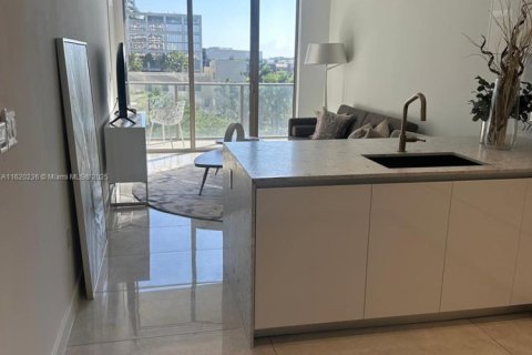 Condo in Miami, Florida, 1 bedroom  № 1269018 - photo 8