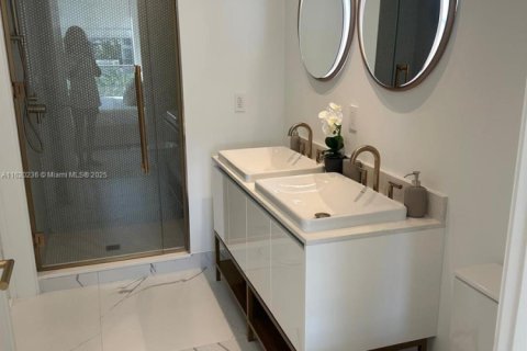 Condo in Miami, Florida, 1 bedroom  № 1269018 - photo 20