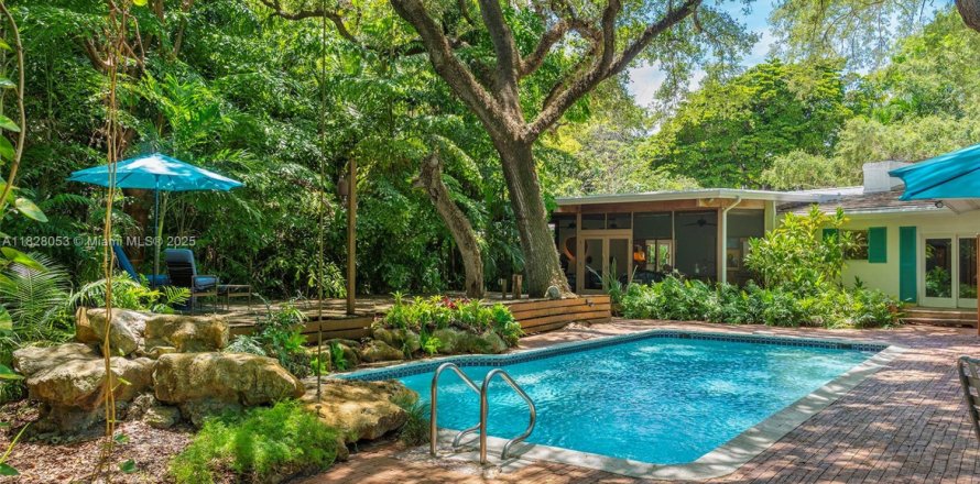 Casa en Miami, Florida 4 dormitorios, 273.6 m2 № 1818393