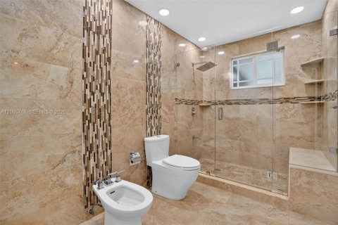 House in Miami, Florida 3 bedrooms, 243.22 sq.m. № 2282673 - photo 28