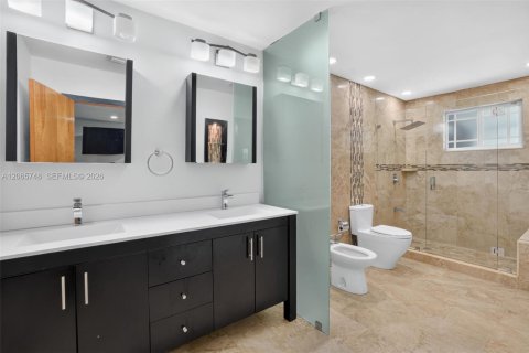 House in Miami, Florida 3 bedrooms, 243.22 sq.m. № 2282673 - photo 26