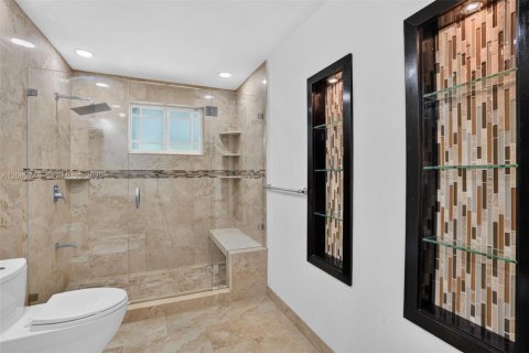 House in Miami, Florida 3 bedrooms, 243.22 sq.m. № 2282673 - photo 27