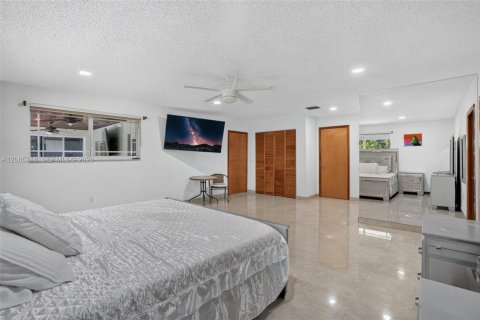 House in Miami, Florida 3 bedrooms, 243.22 sq.m. № 2282673 - photo 24