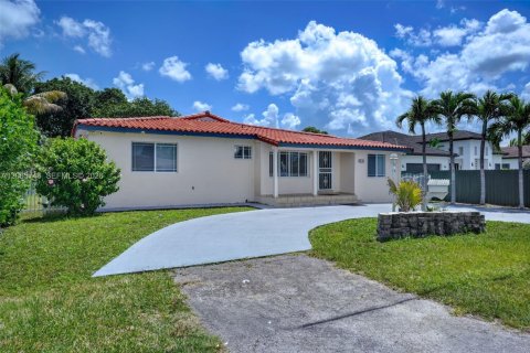 House in Miami, Florida 3 bedrooms, 243.22 sq.m. № 2282673 - photo 3