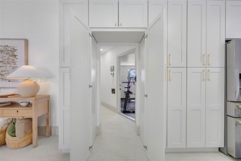 Купить виллу или дом в Майами, Флорида 4 спальни, 294.5м2, № 2085361 - фото 22