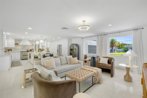 Купить виллу или дом в Майами, Флорида 4 спальни, 294.5м2, № 2085361 - фото 20
