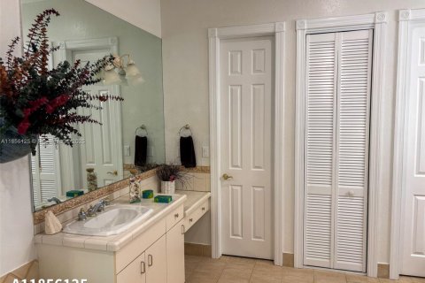 Casa en venta en Palmetto Bay, Florida, 4 dormitorios, 297.94 m2 № 1960227 - foto 16