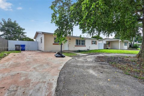 Villa ou maison à vendre à Hollywood, Floride: 3 chambres, 123.75 m2 № 2414618 - photo 5