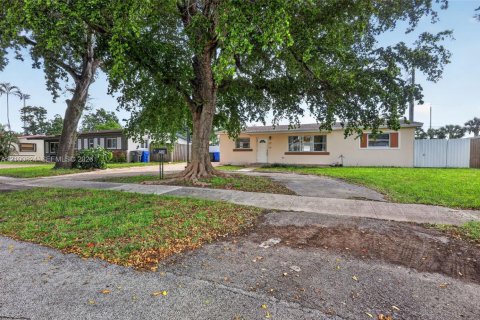 Villa ou maison à vendre à Hollywood, Floride: 3 chambres, 123.75 m2 № 2414618 - photo 6