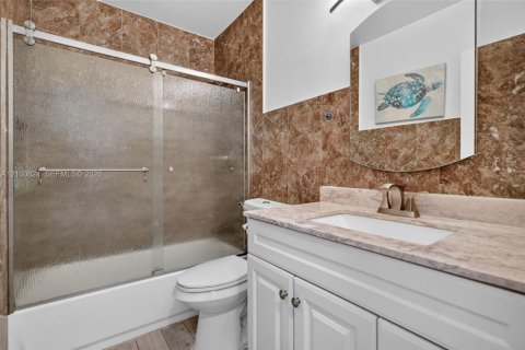 Villa ou maison à vendre à Hollywood, Floride: 3 chambres, 123.75 m2 № 2414618 - photo 29