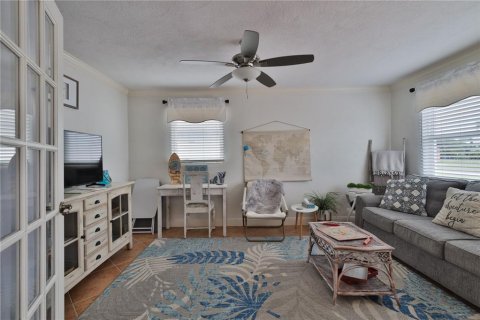 House in New Smyrna Beach, Florida 3 bedrooms, 144.74 sq.m. № 2214317 - photo 5