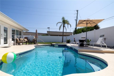 House in New Smyrna Beach, Florida 3 bedrooms, 144.74 sq.m. № 2214317 - photo 3