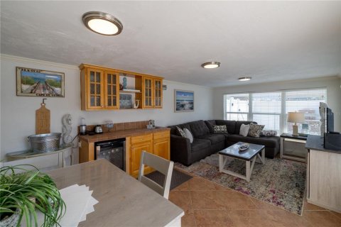 House in New Smyrna Beach, Florida 3 bedrooms, 144.74 sq.m. № 2214317 - photo 12