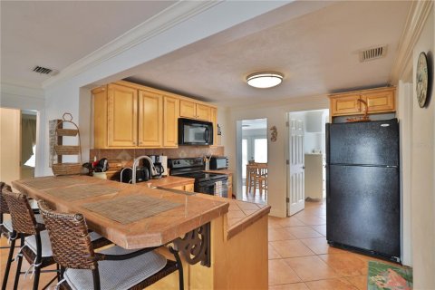 House in New Smyrna Beach, Florida 3 bedrooms, 144.74 sq.m. № 2214317 - photo 9