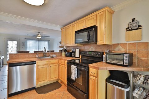 House in New Smyrna Beach, Florida 3 bedrooms, 144.74 sq.m. № 2214317 - photo 10