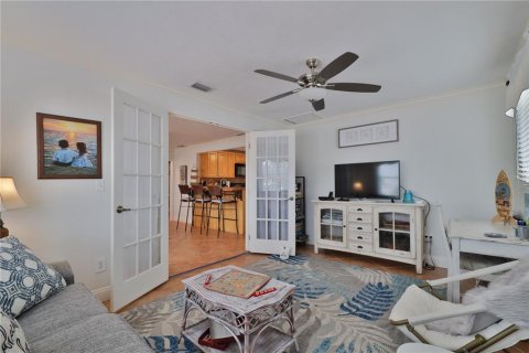 House in New Smyrna Beach, Florida 3 bedrooms, 144.74 sq.m. № 2214317 - photo 8