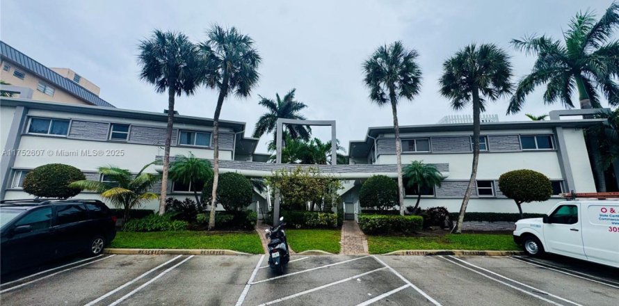 Condo in Bay Harbor Islands, Florida, 2 bedrooms № 1863221