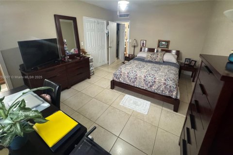 Condo in Bay Harbor Islands, Florida, 2 bedrooms  № 1863221 - photo 9