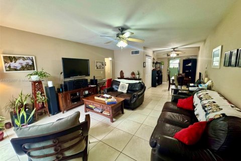 Condo in Bay Harbor Islands, Florida, 2 bedrooms  № 1863221 - photo 3