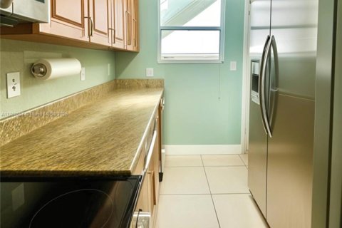 Condo in Bay Harbor Islands, Florida, 2 bedrooms  № 1863221 - photo 5