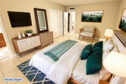 Condo in Bay Harbor Islands, Florida, 2 bedrooms  № 1863221 - photo 8