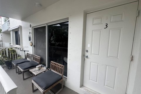 Condo in Bay Harbor Islands, Florida, 2 bedrooms  № 1863221 - photo 12