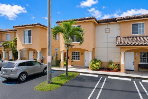 Condominio en Hialeah, Florida, 3 dormitorios  № 2168075
