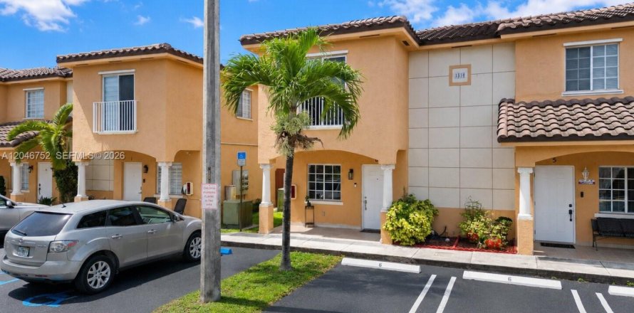 Condominio en Hialeah, Florida, 3 dormitorios  № 2168075