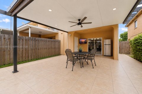 Condominio en venta en Hialeah, Florida, 3 dormitorios, 114.27 m2 № 2168075 - foto 12