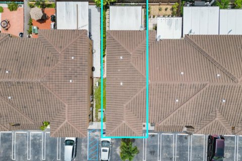 Condominio en venta en Hialeah, Florida, 3 dormitorios, 114.27 m2 № 2168075 - foto 26