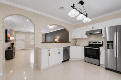 Condominio en venta en Hialeah, Florida, 3 dormitorios, 114.27 m2 № 2168075 - foto 8