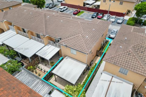 Condominio en venta en Hialeah, Florida, 3 dormitorios, 114.27 m2 № 2168075 - foto 28