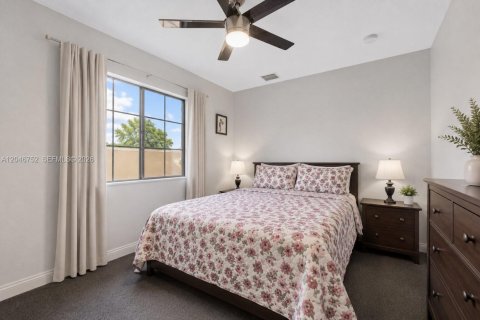 Condominio en venta en Hialeah, Florida, 3 dormitorios, 114.27 m2 № 2168075 - foto 19