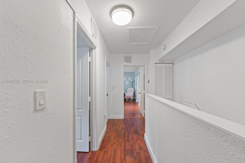 Condominio en venta en Hialeah, Florida, 3 dormitorios, 114.27 m2 № 2168075 - foto 18