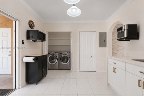 Condominio en venta en Hialeah, Florida, 3 dormitorios, 114.27 m2 № 2168075 - foto 9