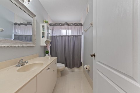 Condominio en venta en Hialeah, Florida, 3 dormitorios, 114.27 m2 № 2168075 - foto 21