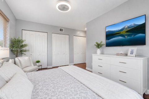 Condominio en venta en Hialeah, Florida, 3 dormitorios, 114.27 m2 № 2168075 - foto 15