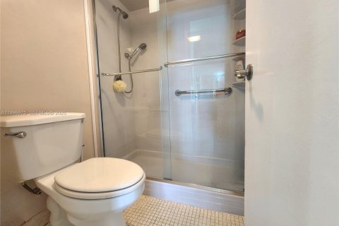 Condo in Hallandale Beach, Florida, 1 bedroom  № 2059463 - photo 17