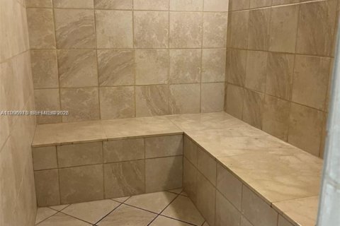 Condo in Hallandale Beach, Florida, 1 bedroom  № 2059463 - photo 29