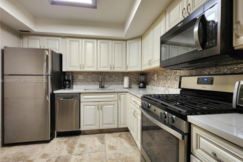 Condo in Hallandale Beach, Florida, 1 bedroom  № 2059463 - photo 6