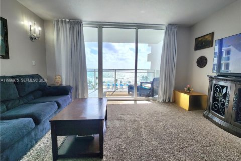 Condo in Hallandale Beach, Florida, 1 bedroom  № 2059463 - photo 4