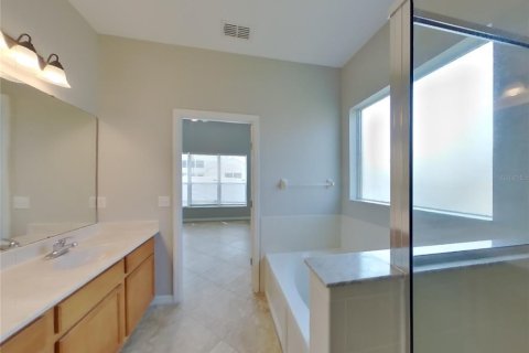 House in Winter Haven, Florida 4 bedrooms, 262.82 sq.m. № 1914554 - photo 6