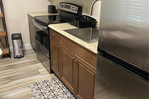 Propiedad comercial en alquiler en Hollywood, Florida, 41.81 m2 № 1992048 - foto 7