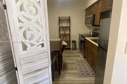 Propiedad comercial en alquiler en Hollywood, Florida, 41.81 m2 № 1992048 - foto 6