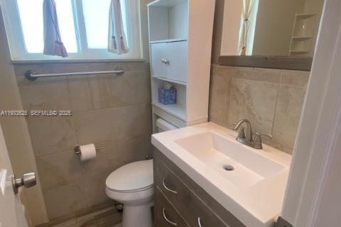 Propiedad comercial en alquiler en Hollywood, Florida, 41.81 m2 № 1992048 - foto 5