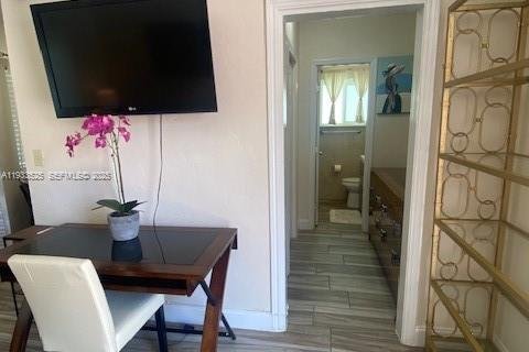Propiedad comercial en alquiler en Hollywood, Florida, 41.81 m2 № 1992048 - foto 3