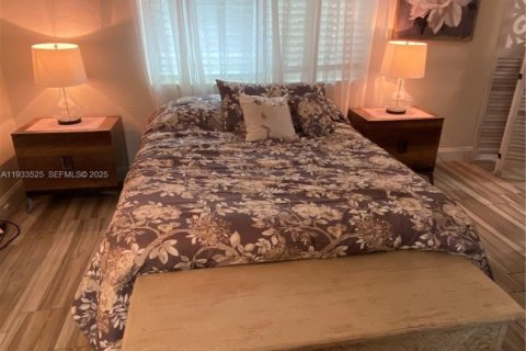 Propiedad comercial en alquiler en Hollywood, Florida, 41.81 m2 № 1992048 - foto 1