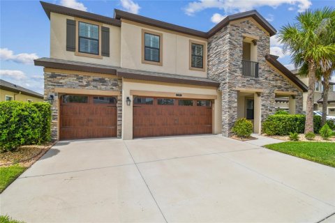 House in CONNERTON

 in Land O' Lakes, Florida 5 bedrooms, 329.62 sq.m. № 1773635 - photo 3