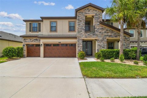 House in CONNERTON

 in Land O' Lakes, Florida 5 bedrooms, 329.62 sq.m. № 1773635 - photo 1