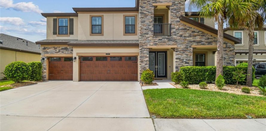 House in CONNERTON

 in Land O' Lakes, Florida 5 bedrooms, 329.62 sq.m. № 1773635